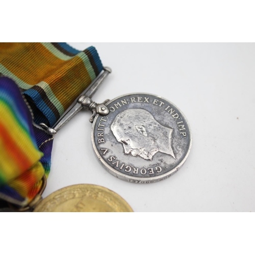 346 - A WWI medal pair presented to 197066 GNR J. Greenwood R.A, both with original Ribbons