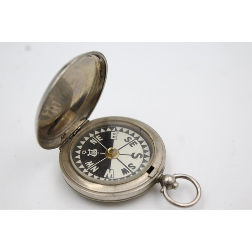 356 - A WWI dated military issued compass with military arrow and engraving to front of case - approx. 4.6... 