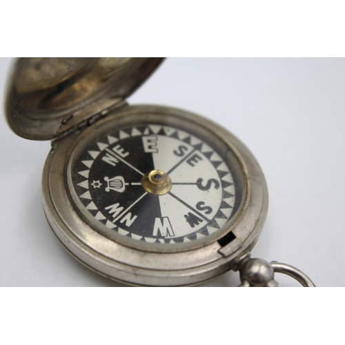 356 - A WWI dated military issued compass with military arrow and engraving to front of case - approx. 4.6... 