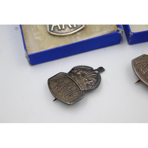 391 - Five WWII hallmarked .925 silver A.R.P badges - approx. gross weight 46 grams