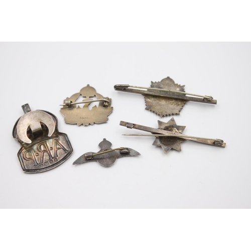 395 - Five stamped .925 silver military/A.R.P sweetheart badges - approx. gross weight 27 grams