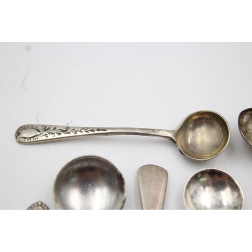 409 - Twelve assorted hallmarked sterling silver condiment spoons - approx. gross weight 53 grams