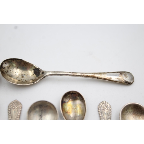 409 - Twelve assorted hallmarked sterling silver condiment spoons - approx. gross weight 53 grams