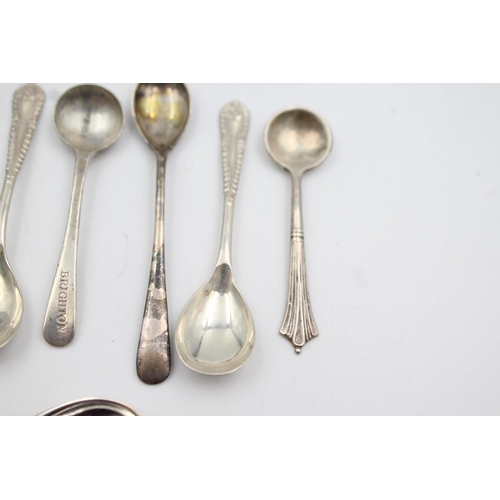 409 - Twelve assorted hallmarked sterling silver condiment spoons - approx. gross weight 53 grams