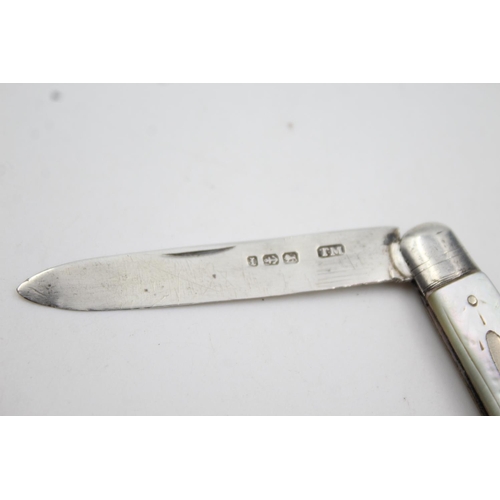 414 - Two hallmarked sterling silver and mother of pearl fruit knives - approx. gross weight 28 grams