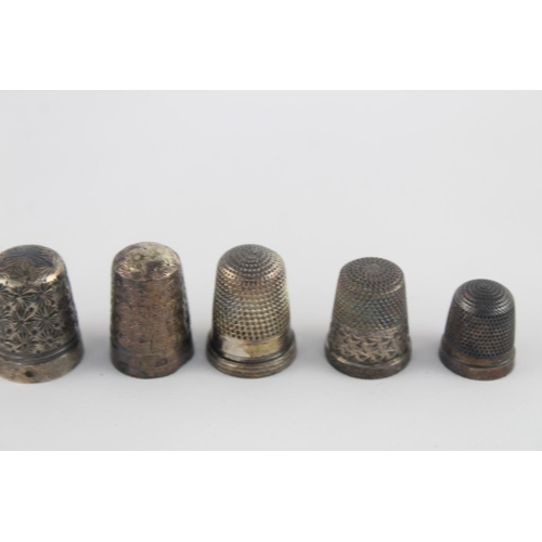 420 - Five assorted hallmarked sterling silver thimbles to include Charles Horner - approx. gross weight 2... 