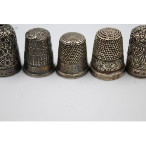 423 - Six assorted hallmarked sterling silver thimbles to include Charles Horner - approx. gross weight 21... 