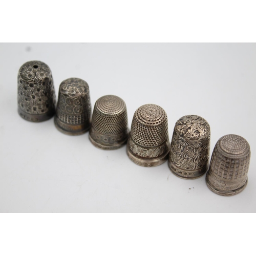 423 - Six assorted hallmarked sterling silver thimbles to include Charles Horner - approx. gross weight 21... 