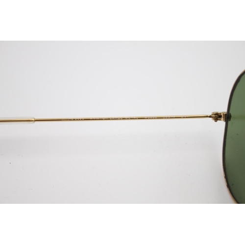 439 - A pair of Ray-Ban classic unisex gold tone Aviator sunglasses