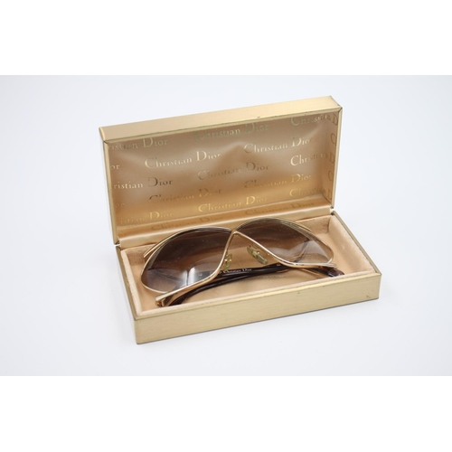 452 - A pair of Christian Dior style oversized sunglasses