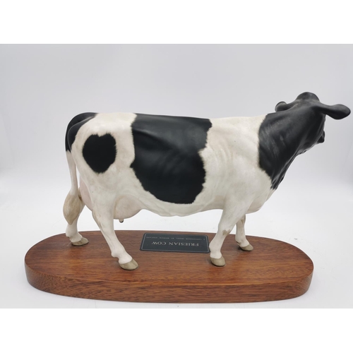 459 - A Beswick Friesian Cow Connoisseur model on wooden plinth - approx. 19cm high x 30cm long