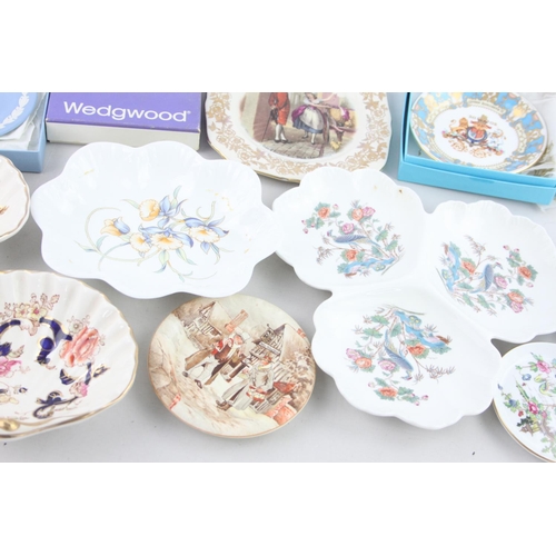 514 - Fourteen various ceramic trinket dishes and boxes to include two Wedgwood Jasperware trinket dishes ... 