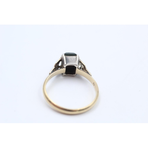 108 - A 9ct gold bloodstone solitaire ring, size O - approx. gross weight 2.4 grams