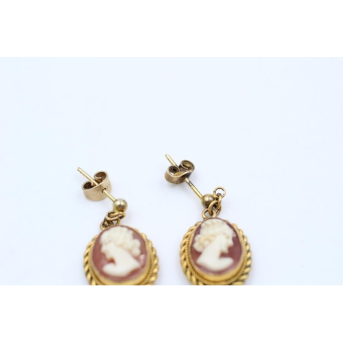 120 - A pair of hallmarked Birmingham 9ct gold carved shell cameo drop earrings - approx. gross weight 4.3... 