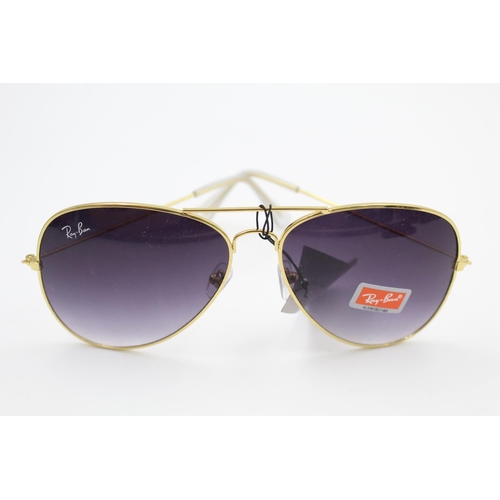 171 - A pair of Ray-Ban gold tone Aviator style  classic unisex sunglasses