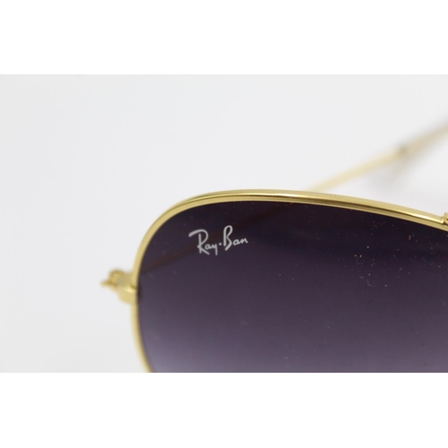 171 - A pair of Ray-Ban gold tone Aviator style  classic unisex sunglasses