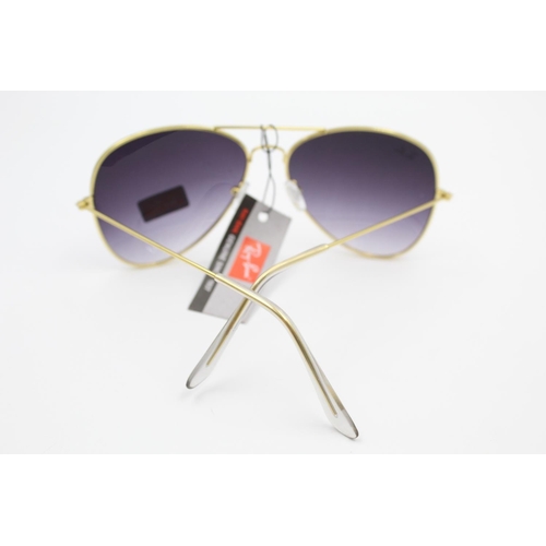 171 - A pair of Ray-Ban gold tone Aviator style  classic unisex sunglasses