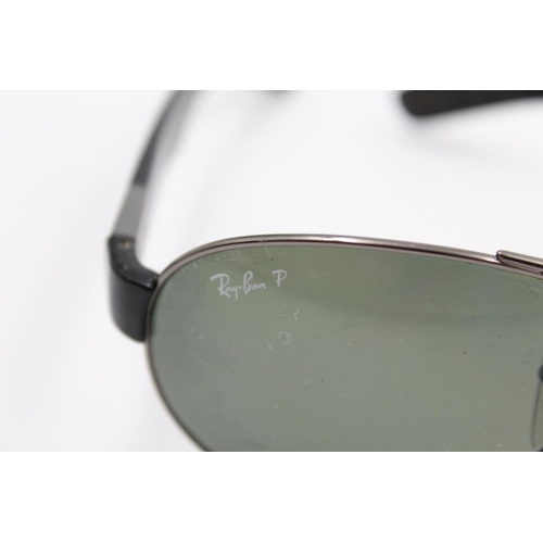 172 - A pair of Ray-Ban black framed Aviator style classic unisex sunglasses with polarized lenses