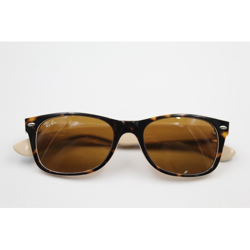 173 - A pair of Ray-Ban tortoiseshell effect New Wayfarer classic ladies sunglasses with case