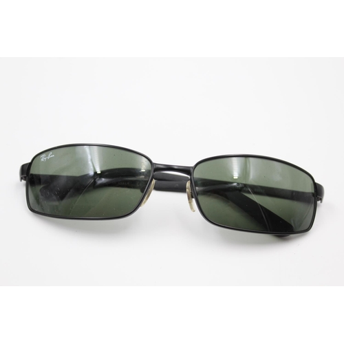 174 - A pair of Ray-Ban black framed sports style classic unisex sunglasses with case