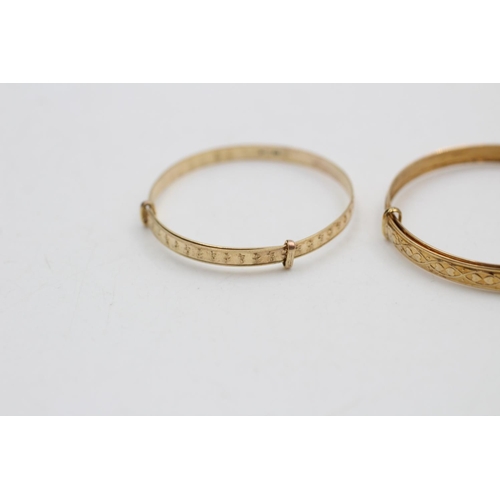 16 - Two 9ct gold etched expanding christening bangles - approx. gross weight 3.2 grams