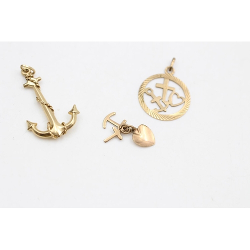 21 - Three pieces of 9ct gold jewellery, two pendants and one charm - approx. gross weight 2.4 grams