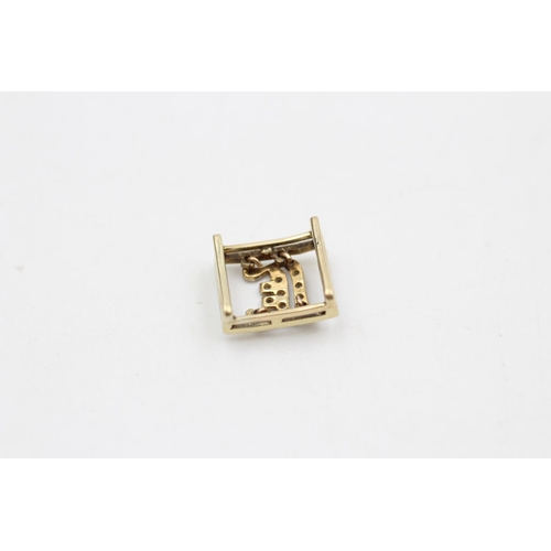 26 - A 14ct gold diamond set initial 