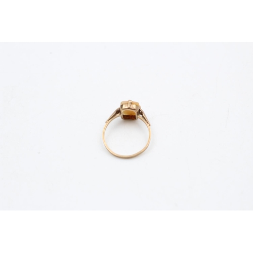 47 - A 9ct gold cameo rectangular setting ring, size O ½ - approx. gross weight 1.7 grams