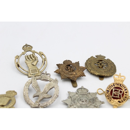 100 - Fifteen assorted vintage military cap badges to include Royal Armored Corps, South African Border et... 