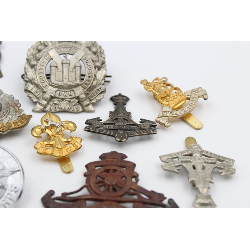 102 - Fifteen assorted vintage military cap badges to include Scottish, Suffolk, West Riding etc.