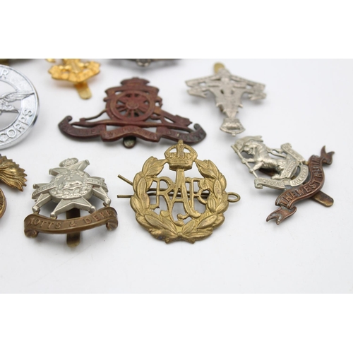 102 - Fifteen assorted vintage military cap badges to include Scottish, Suffolk, West Riding etc.