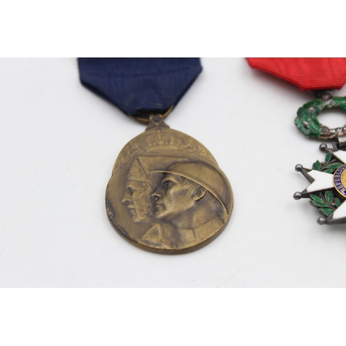 128 - Two vintage French military medals, 1914-1918 Volunteer medal and Legion of Honour medal