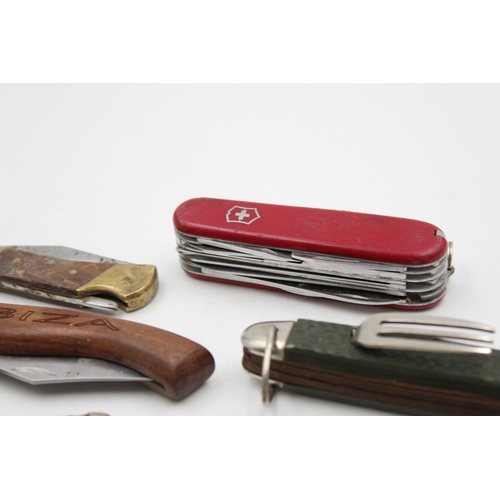 153 - Twelve assorted vintage pocket knives to include Swiss army etc.