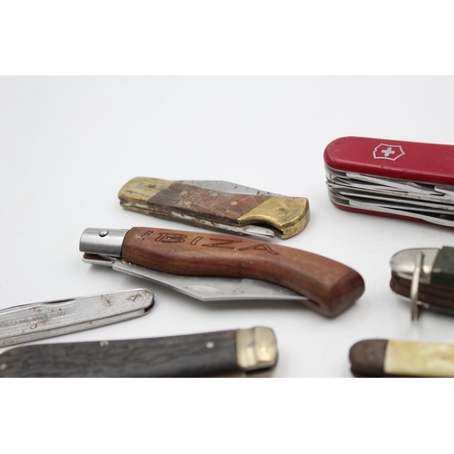 153 - Twelve assorted vintage pocket knives to include Swiss army etc.