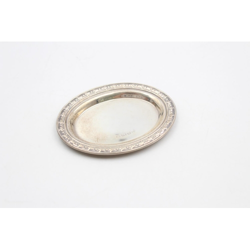 170 - A hallmarked Sheffield silver 9cm oval pin/trinket dish by R. Carr, dated 1995 - approx. gross weigh... 