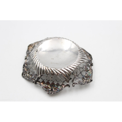 204 - A Victorian hallmarked Birmingham silver 8cm bon bon dish by Matthew Boulton, dated 1876 - approx. g... 