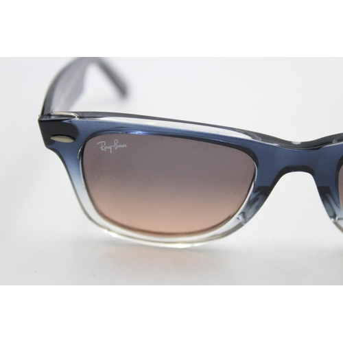 219 - A pair of cased classic Ray-Ban Wayfarer unisex sunglasses