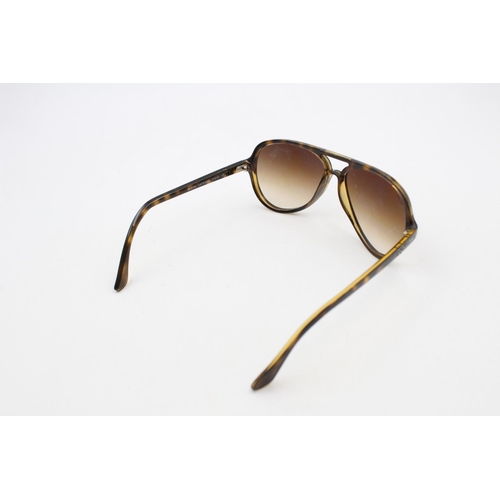 223 - A pair of classic Ray-Ban Aviator tortoiseshell effect sunglasses