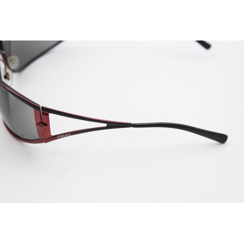 230 - A pair of Versace ladies black and red oversize framed sunglasses