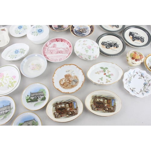 253 - A large collection of assorted ceramic trinket dishes to include Wedgwood Wild Strawberry, Adams, Wa... 