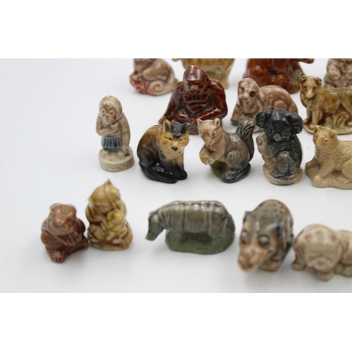 269 - A large collection of Wade Whimsies animal figurines