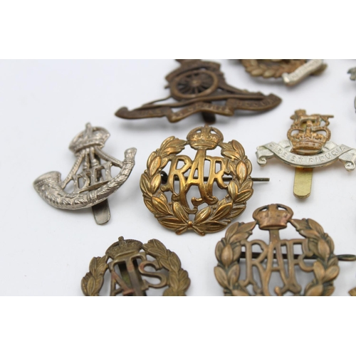 98 - Fifteen assorted vintage military badges to include D.L.I, Royal Sussex etc.