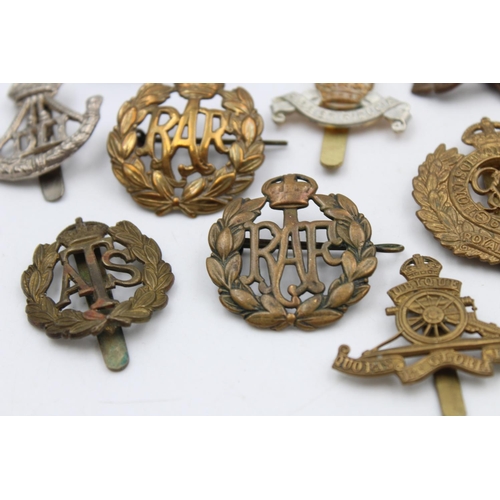 98 - Fifteen assorted vintage military badges to include D.L.I, Royal Sussex etc.