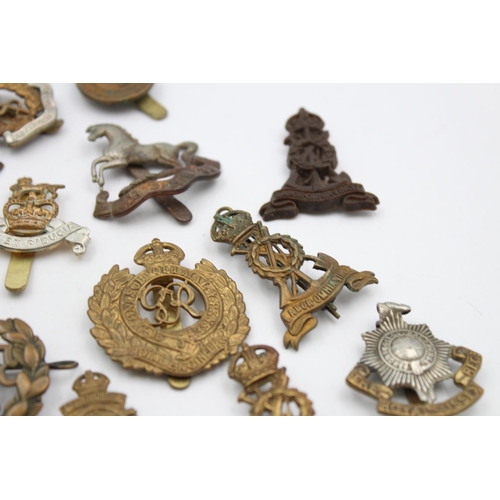 98 - Fifteen assorted vintage military badges to include D.L.I, Royal Sussex etc.