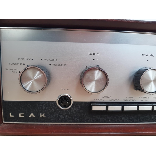 1115 - An early 1970s H.J. Leak & Co. Ltd. Stereo 70 hi-fi amplifier - serial number 89882 - made in Englan... 