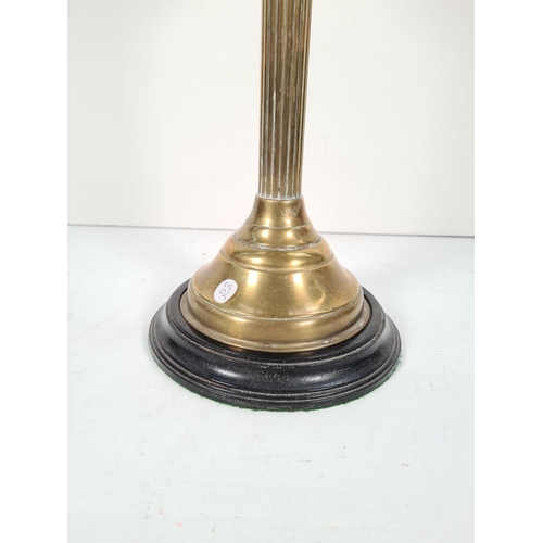 354 - A late 19th/early 20th century brass Corinthian column oil lamp with hardwood stand - approx. 52cm h... 