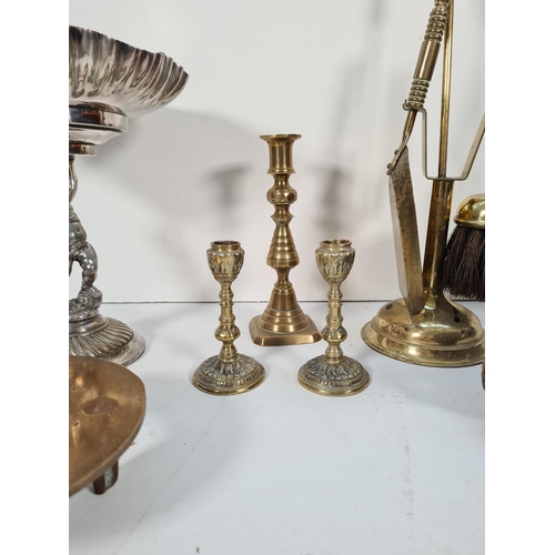 284 - A collection of assorted metalware to include pair of miniature brass candlesticks, brass three piec... 