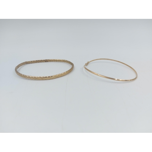 68 - Five pieces of marked and unmarked gold jewellery, one 9ct bracelet, two 9ct necklace chains and two... 