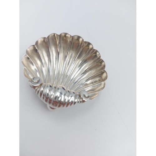 159 - A cased pair of hallmarked Chester silver scallop shell shaped salts, dated 1895 - approx. gross wei... 