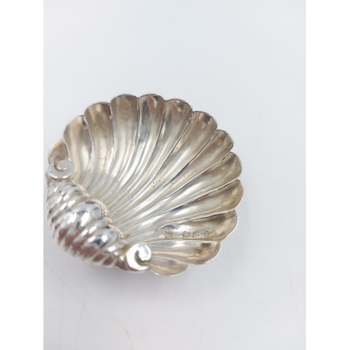 159 - A cased pair of hallmarked Chester silver scallop shell shaped salts, dated 1895 - approx. gross wei... 